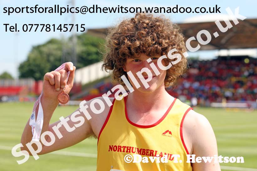 Junior boys discus, 2015 English Schools Track and Field Champs., Gateshead Stadium. Photo: David T. Hewitson/Sports for All Pics